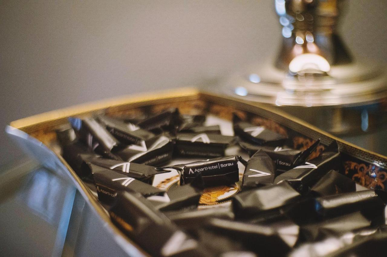 Apartsuites I Sorau Żary Eksteriør bilde A box of After Eight